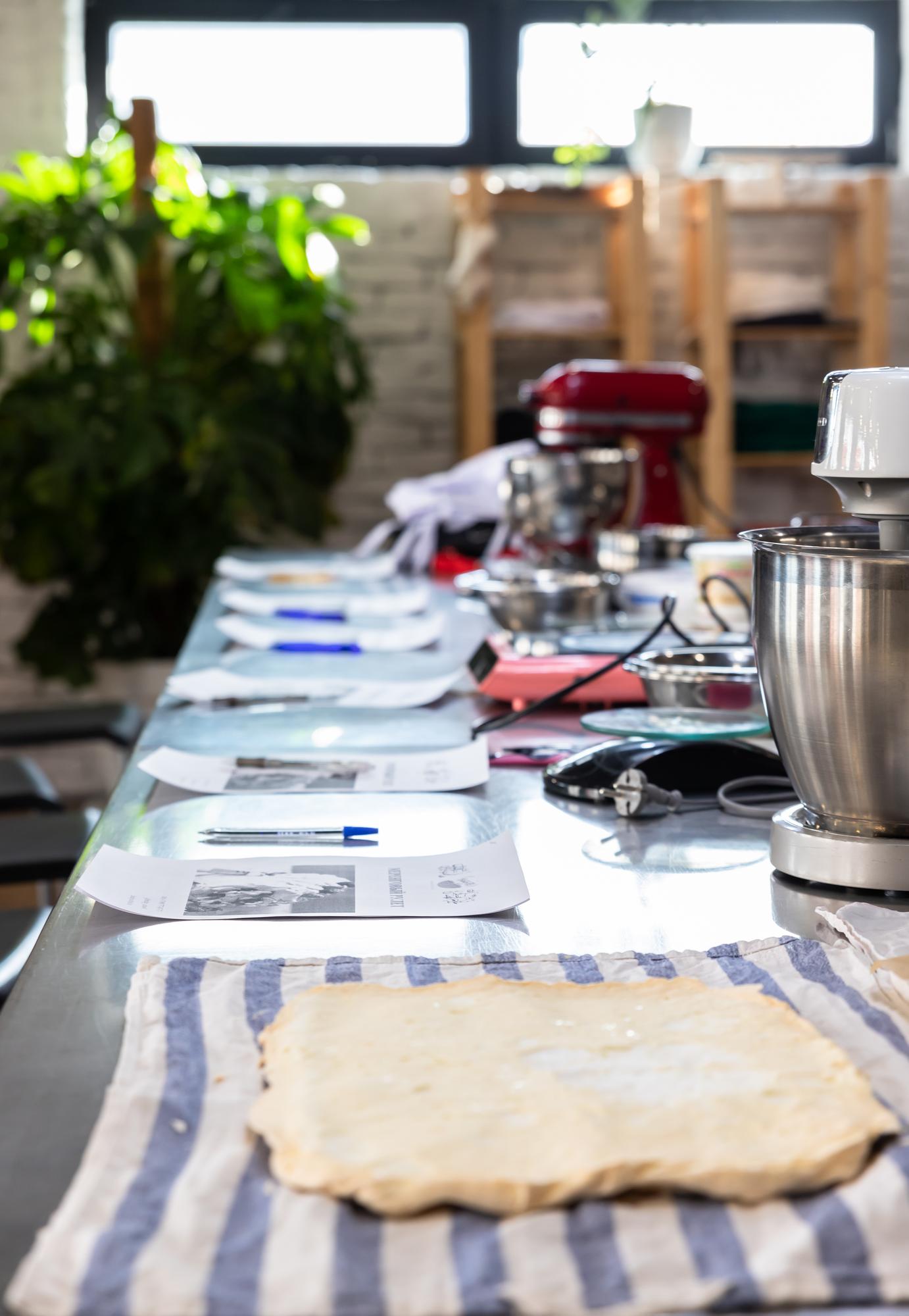 Interno laboratorio di cucina per workshop